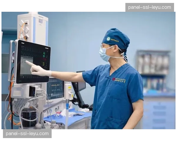 幕后英雄：跟随比赛日医疗团队，记录他们如何在90分钟内应对三次球员脑震荡检查